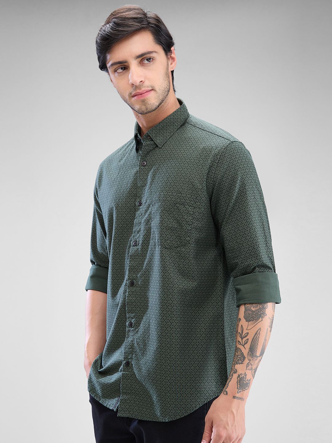 SPYKAR Men Slim Fit Opaque Geometric Printed Spread Collar Casual Shirt