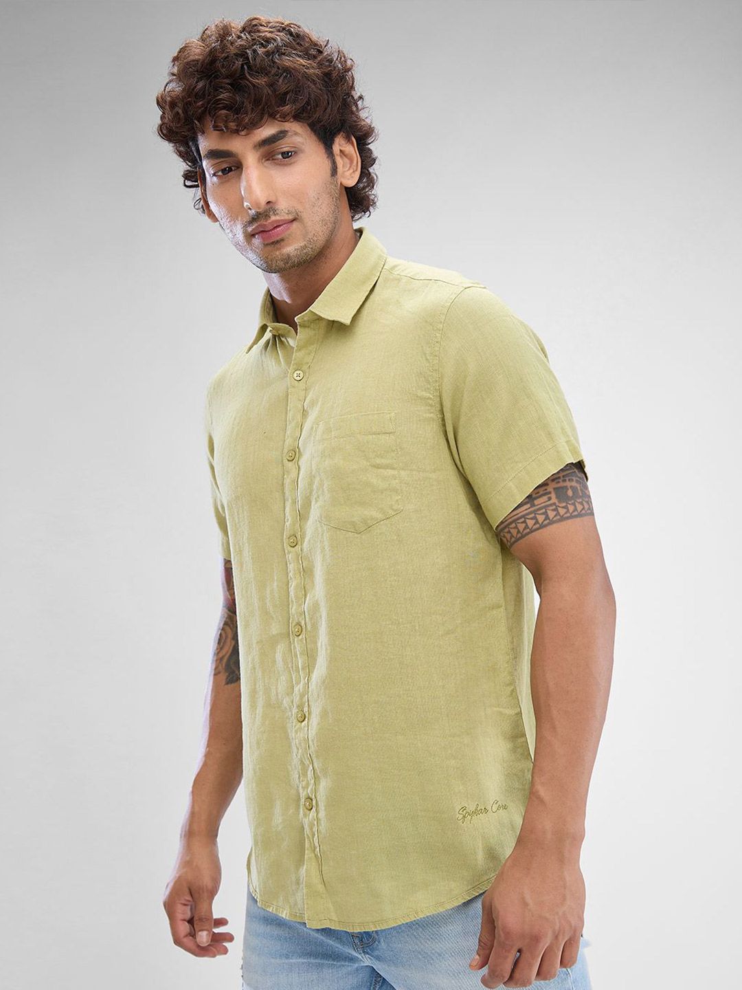 SPYKAR Men Solid Spread Collar Slim Fit Casual Shirt