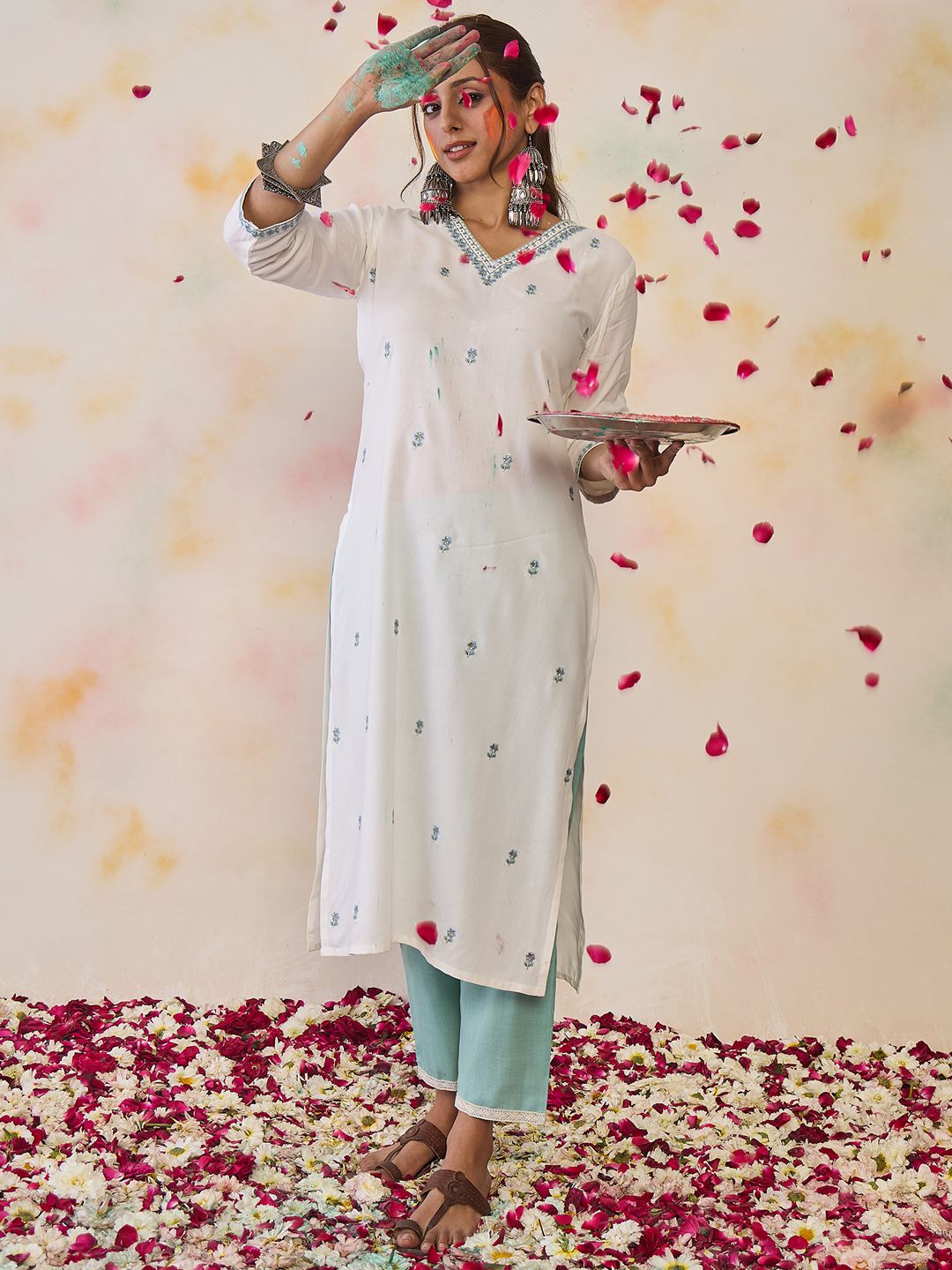 Indo Era Women Floral Embroidered Thread Work Floral Kurta