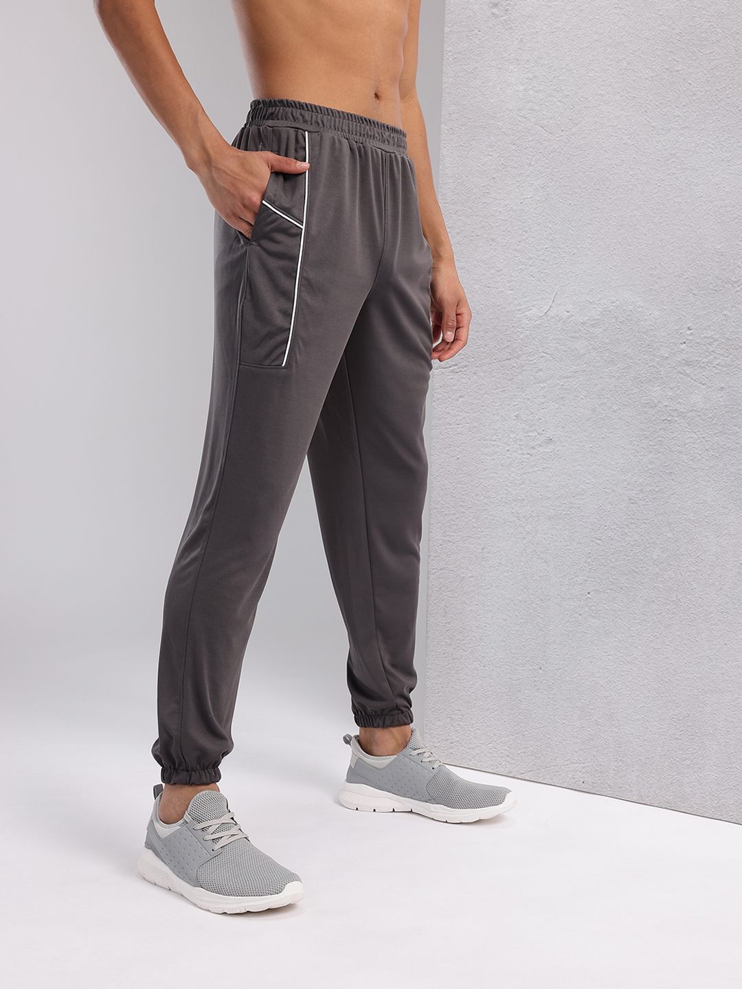 HRX by Hrithik Roshan Men Brand Logo Printed Mid-Rise Rapid-Dry Training Joggers