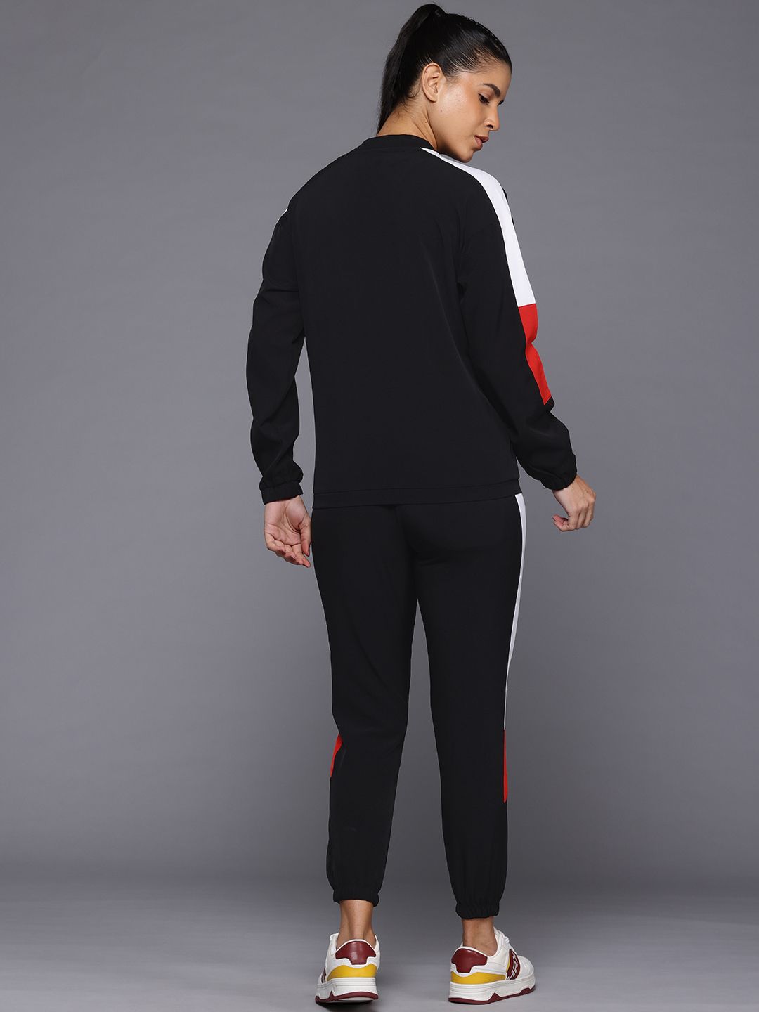 HRX by Hrithik Roshan Colourblocked Lifestyle Zip-Up Tracksuit