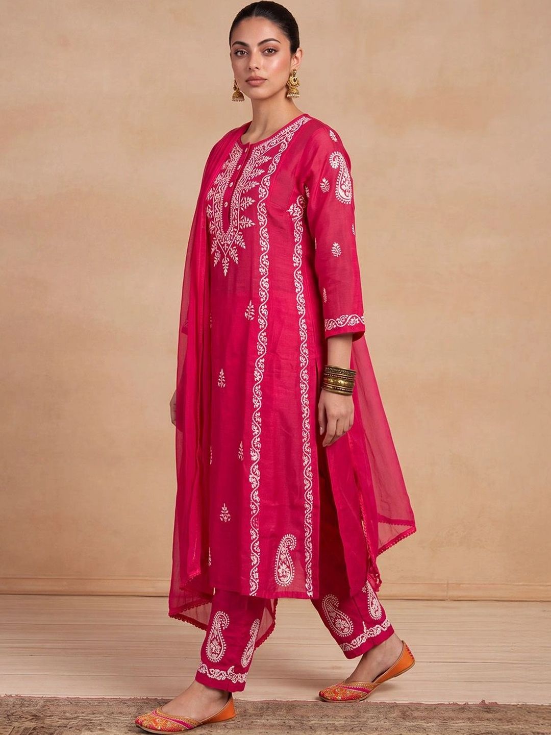 Rumah Wanita Chikankari Motif Etnik Bersulam Benang Biasa Kerja Chanderi Sutera Kurta dengan Seluar &