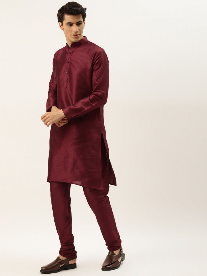 SOJANYA Men Maroon Kurta dengan Jaket Churidar & Nehru