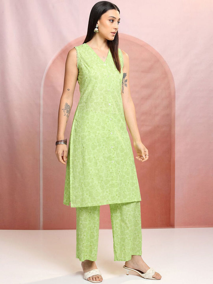 Vishudh Green & White Floral Printed Pure Cotton Straight Kurta & Trousers With Dupatta