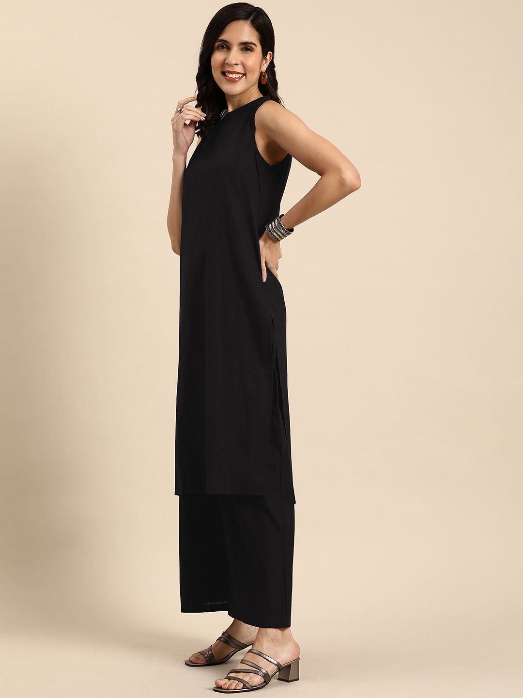 Anouk Women Solid Round Neck Pure Cotton Kurta