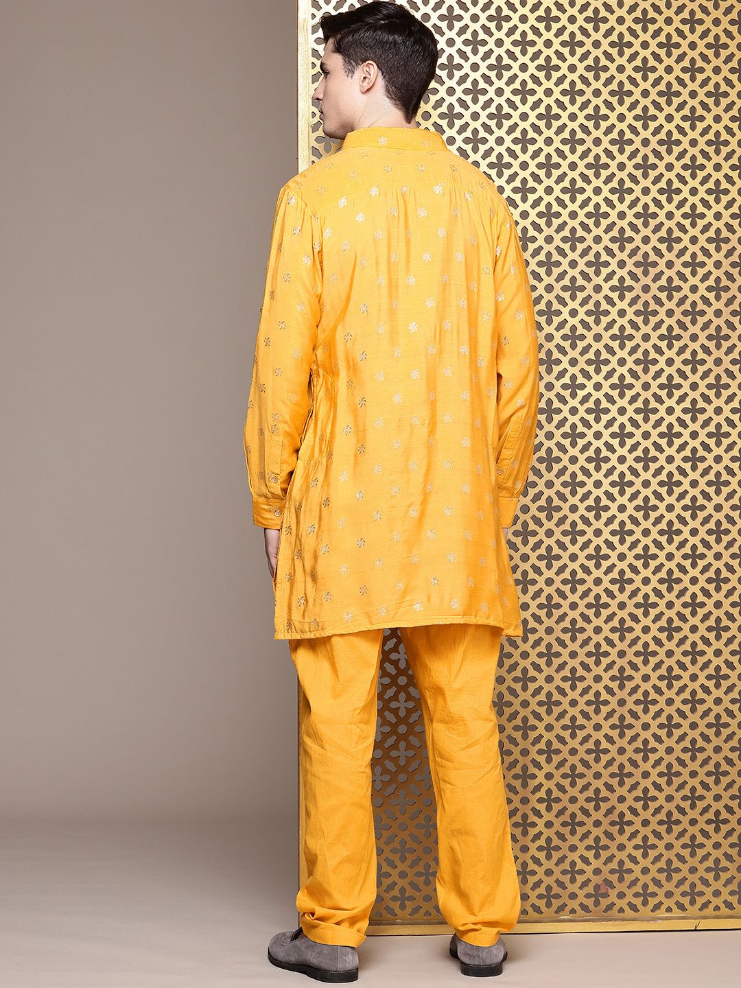 House of Pataudi Men Woven Design Regular Pure Cotton Jashn Kurta with Trousers