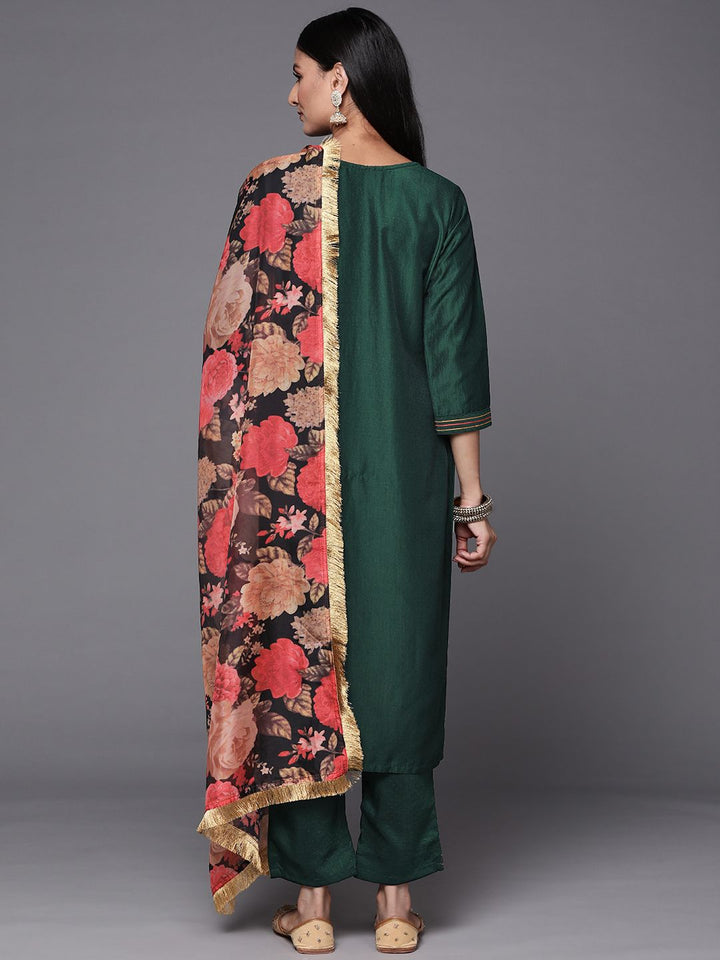 Varanga Women Green Floral Embroidered Thread Work Kurta with Trousers & With Dupatta