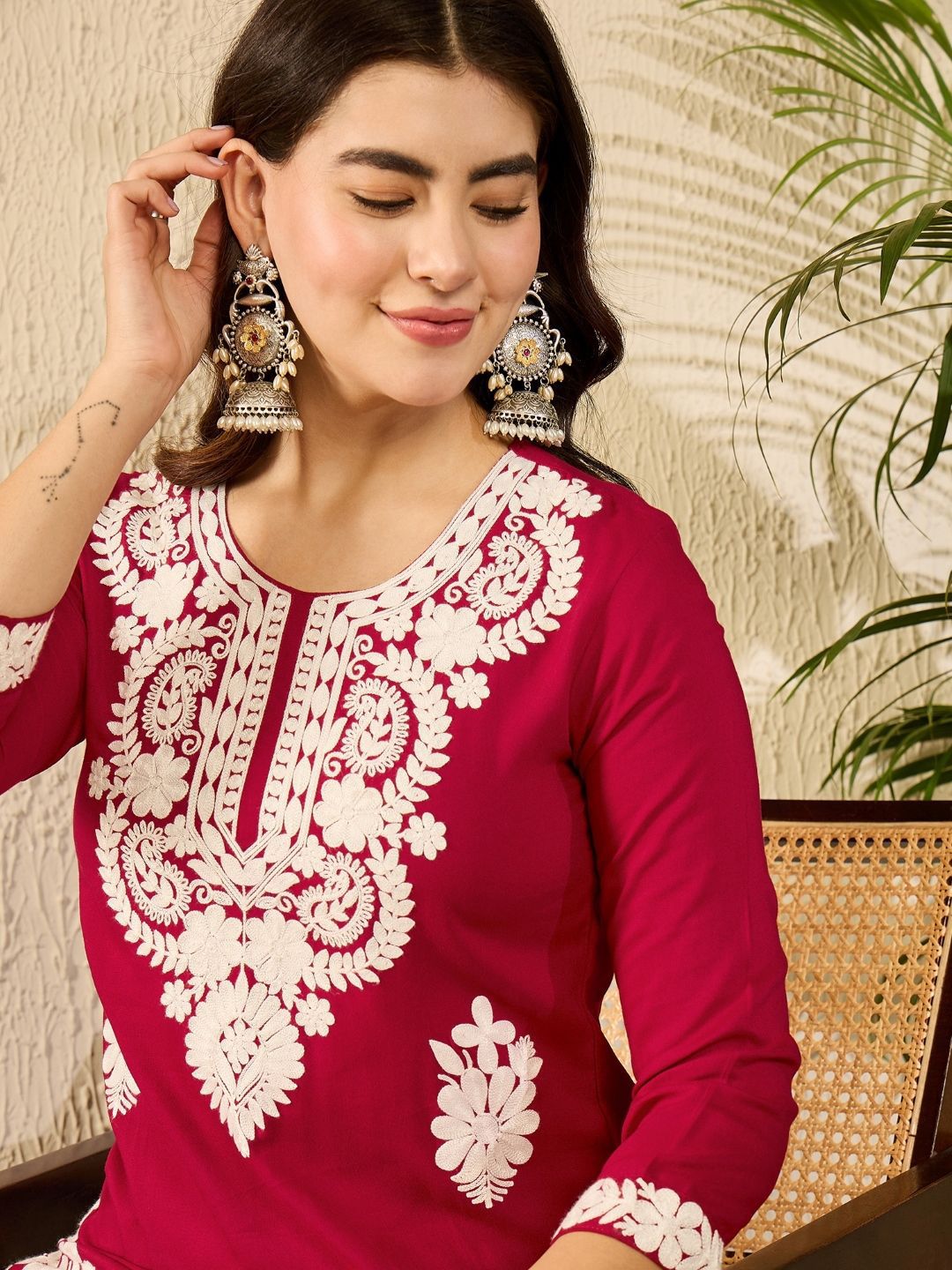KALINI Floral Embroidered Round Neck Chikankari Straight Kurta