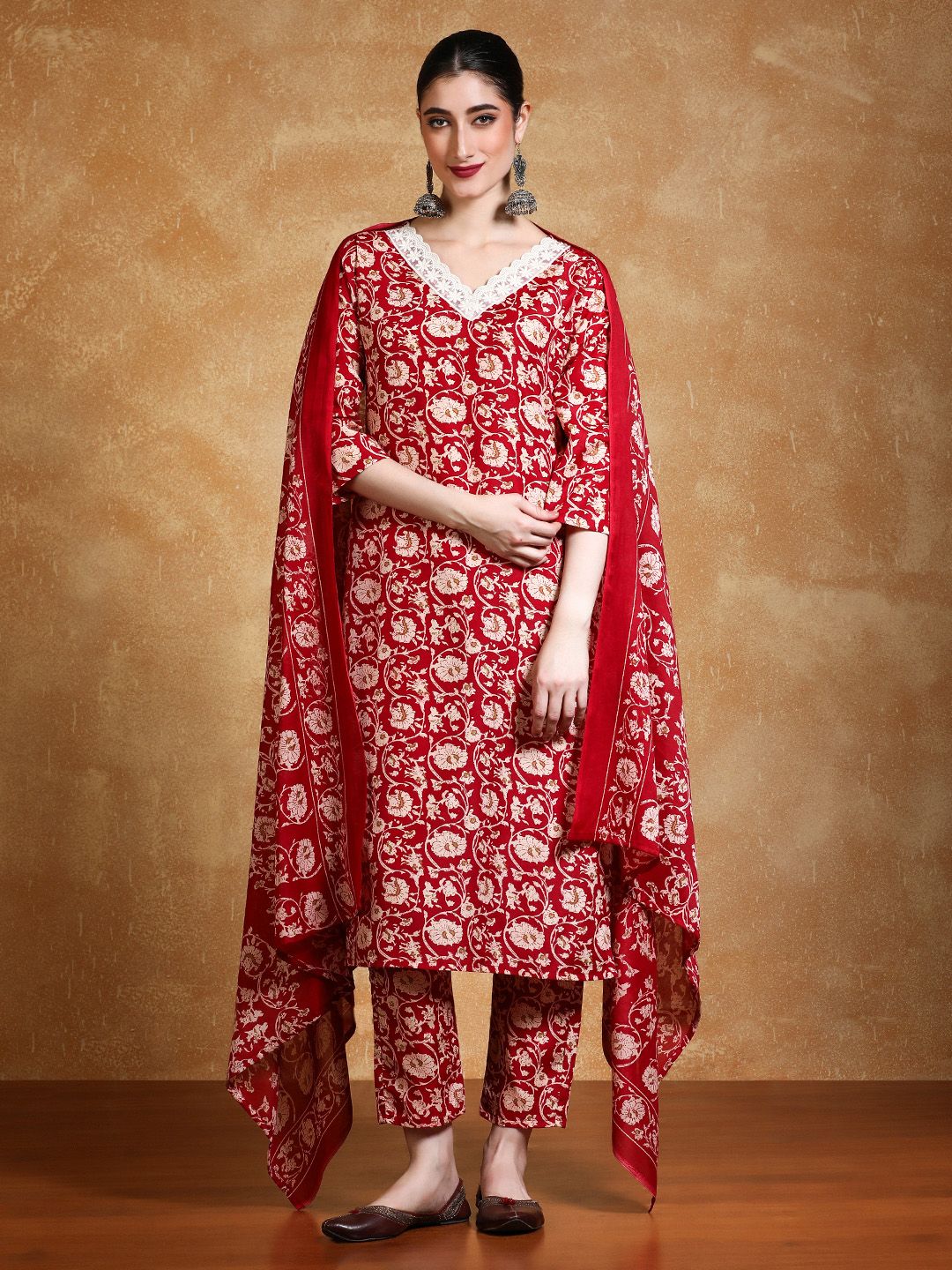 Varanga Women Floral Printed V Neck Kurta Set With Dupatta