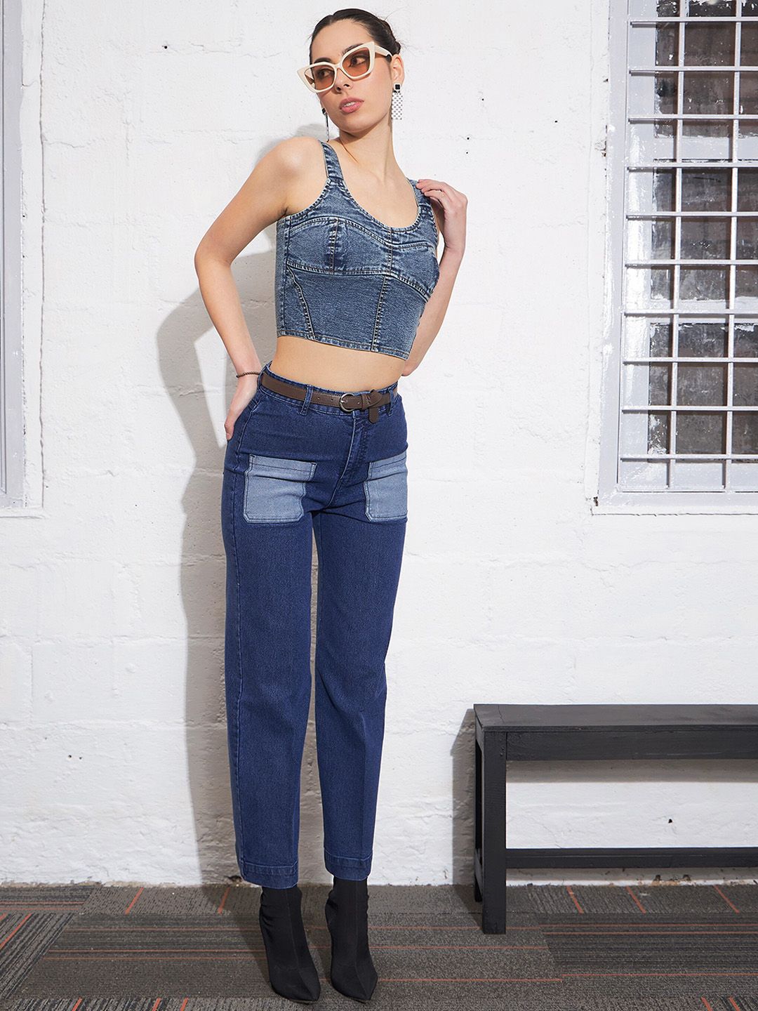 SASSAFRAS Women Straight Fit High-Rise Clean Look Stretchable Jeans