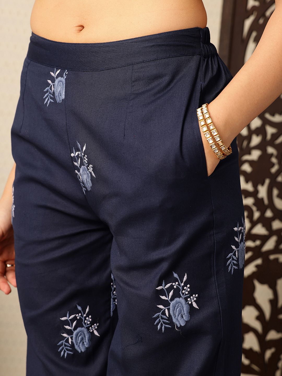 House of Pataudi Floral Embroidered Pure Cotton Kurti with Trousers