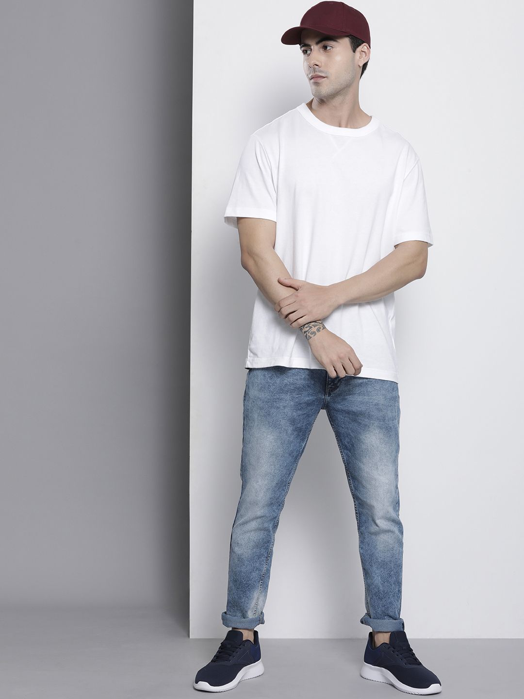 The Indian Garage Co Men Blue Slim Fit Light Fade Stretchable Jeans