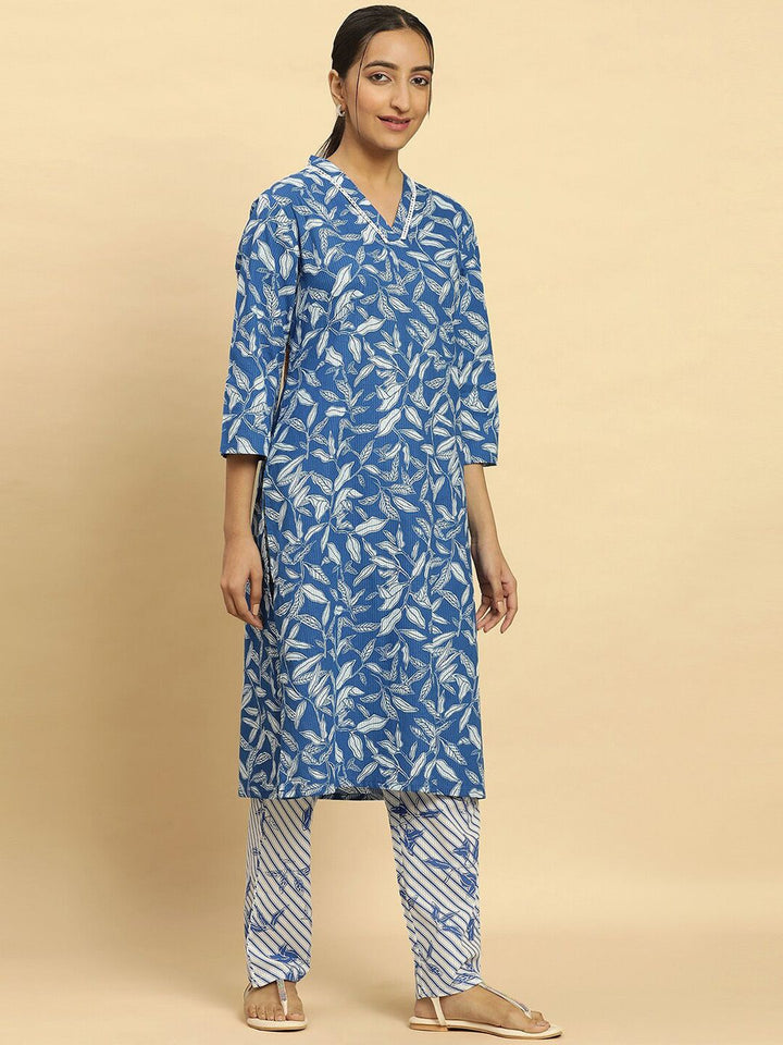 W Blue & Whit Floral Printed Thread Work Pure Cotton Straight Kurta With Trousers