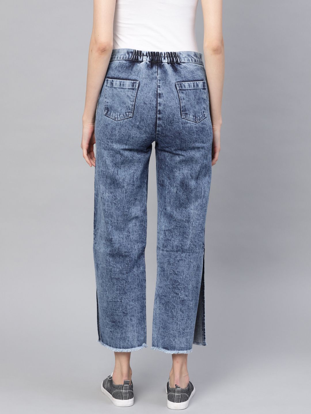 SASSAFRAS Women Blue Straight Fit Mid-Rise Clean Look Cropped Acid wash Jeans