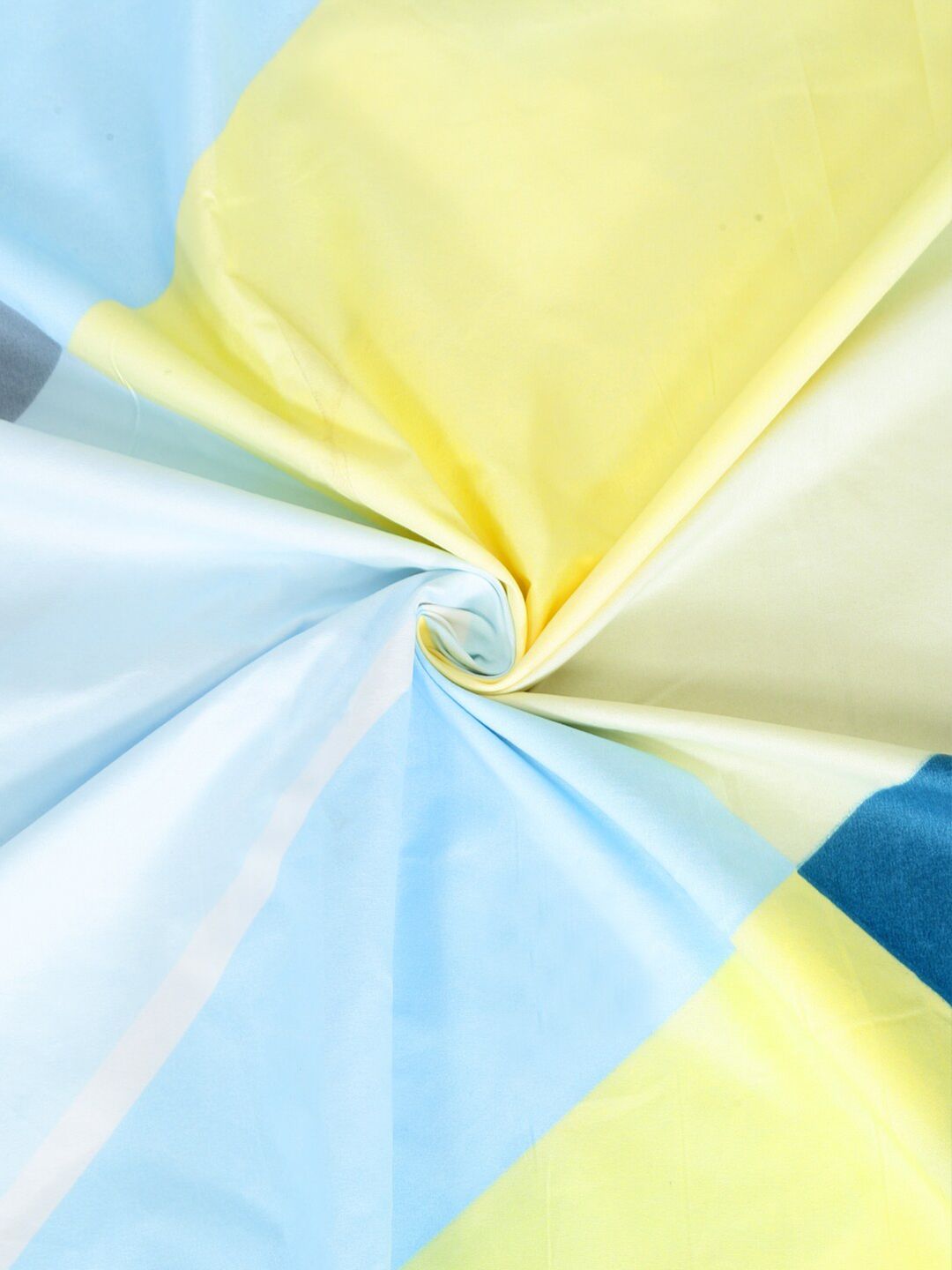KLOTTHE Turquoise Blue & Yellow Geometric 300 TC King Bedsheet with 2 Pillow Covers