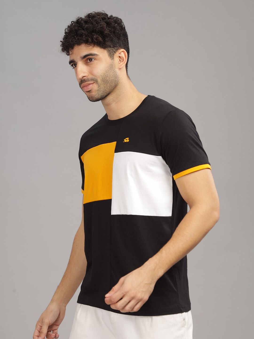 ADRO Colourblocked Regular Fit Cotton T-shirt