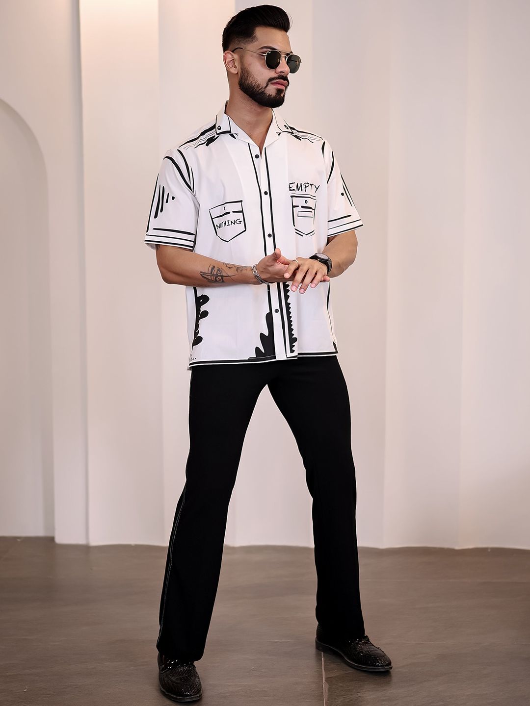 Eszett Graphic Printed Spread Collar Short Sleeves Regular Fit Pure Cotton Casual Shirt