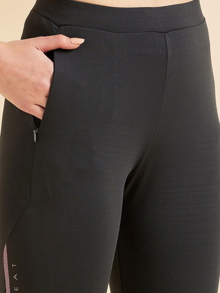 Sweet Dreams Women Regular Fit Mid-Rise Sports Capris