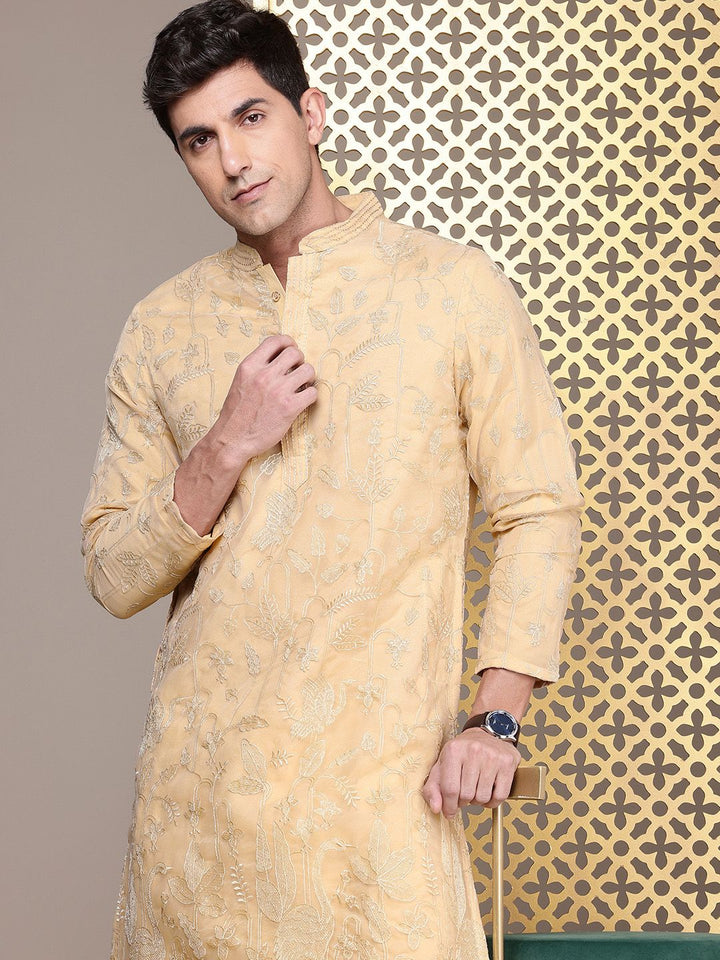 House of Pataudi Floral Embroidered Mandarin Collar Sequinned Jashn Kurta