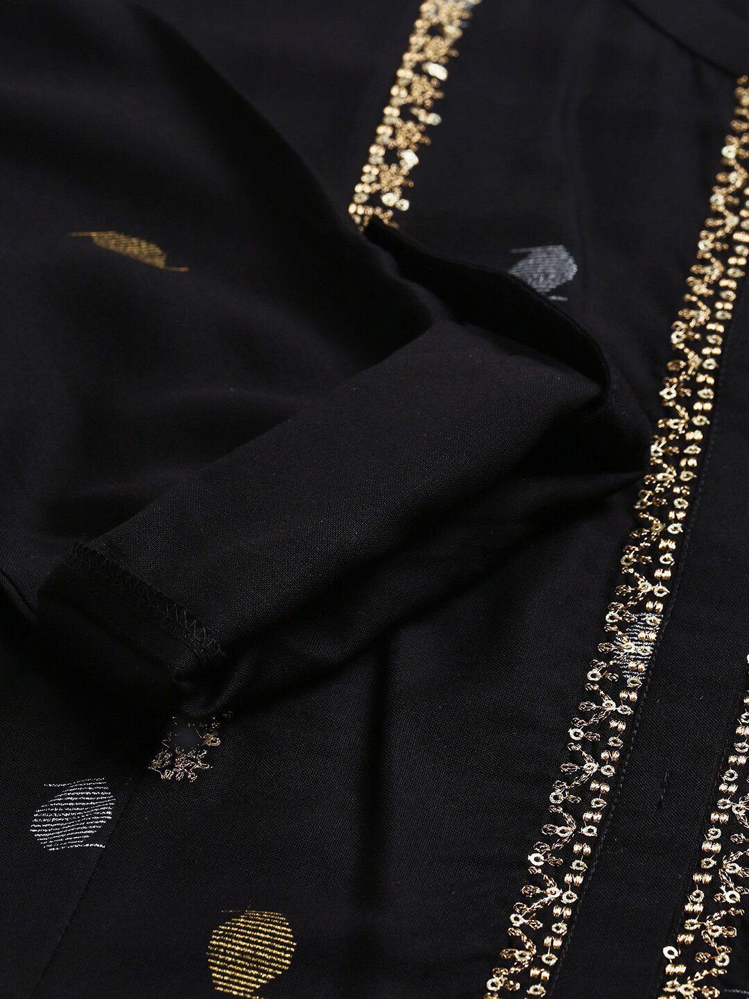 W Women Black Geometric Embroidered Thread Work Kurta