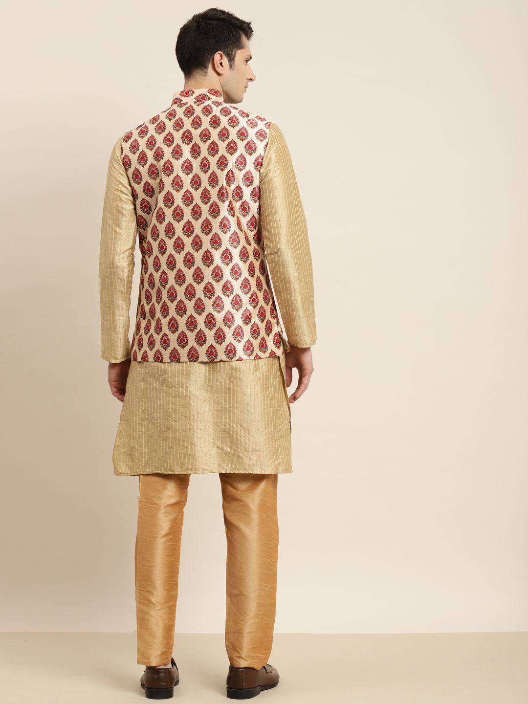 SOJANYA Kurta Emas & Merah Lelaki dengan Jaket Churidar & Nehru