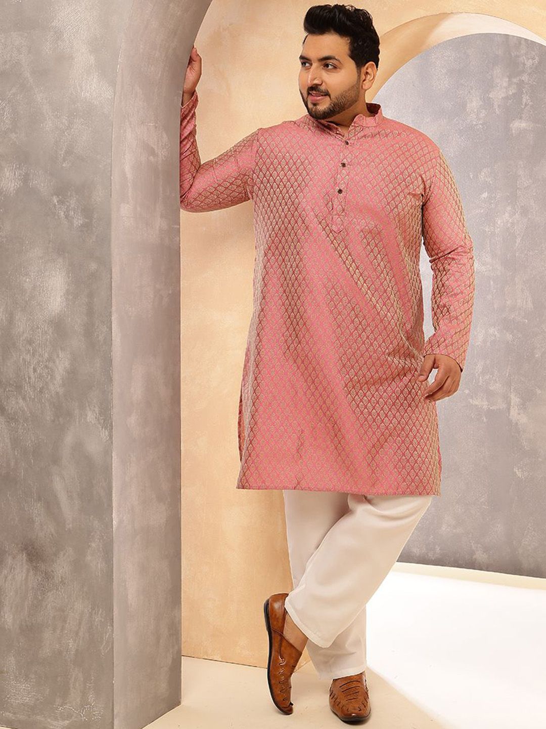 SOJANYA PLUS Motif Etnik Rekaan Tenunan Kolar Jacquard Silk Kurta Dengan Pijama