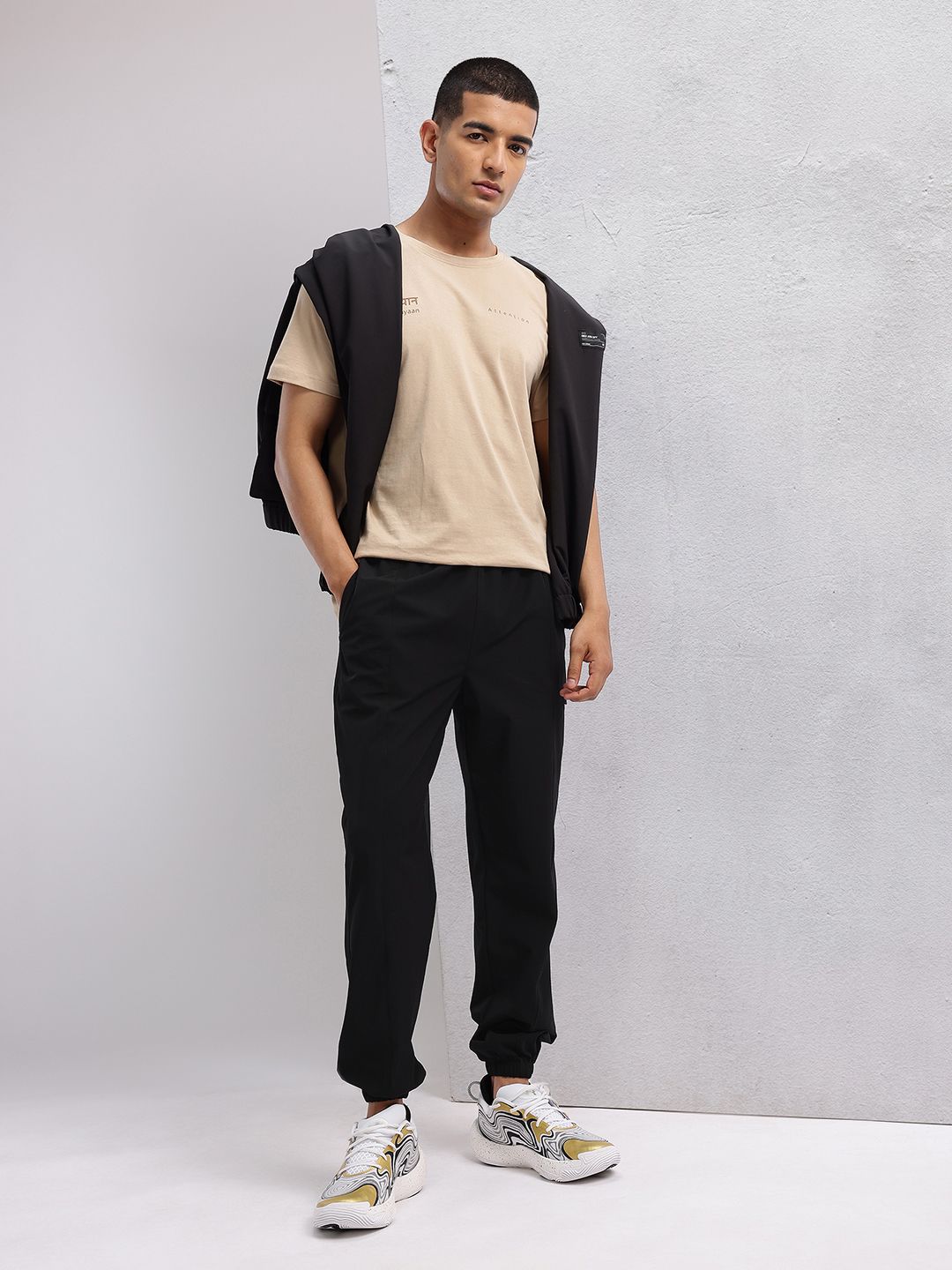HRX by Hrithik Roshan Men Front Seam Mid-Rise Regular Fit Lifestyle Joggers
