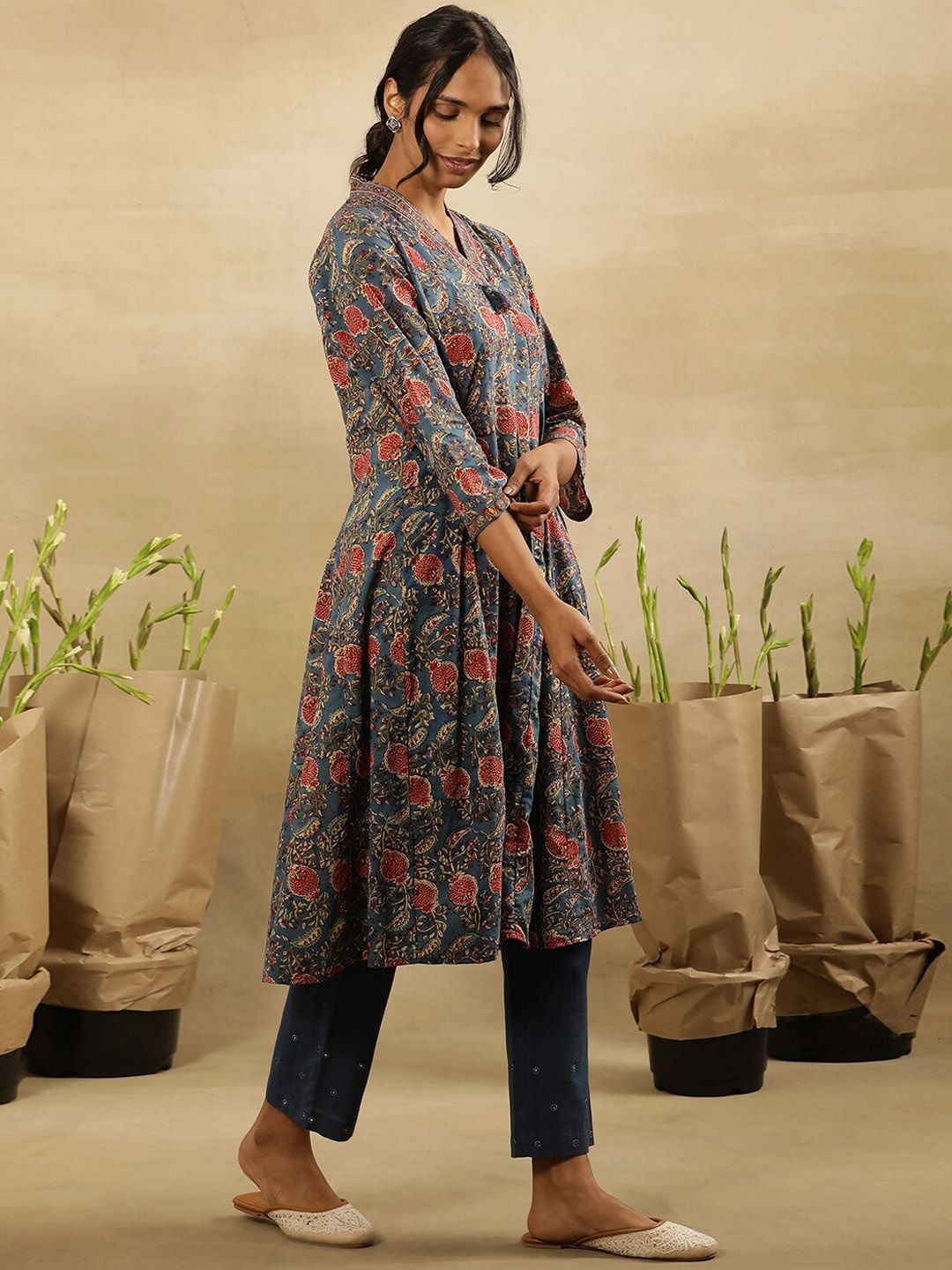 W V Neck Floral Printed Thread Work Cotton Kurta