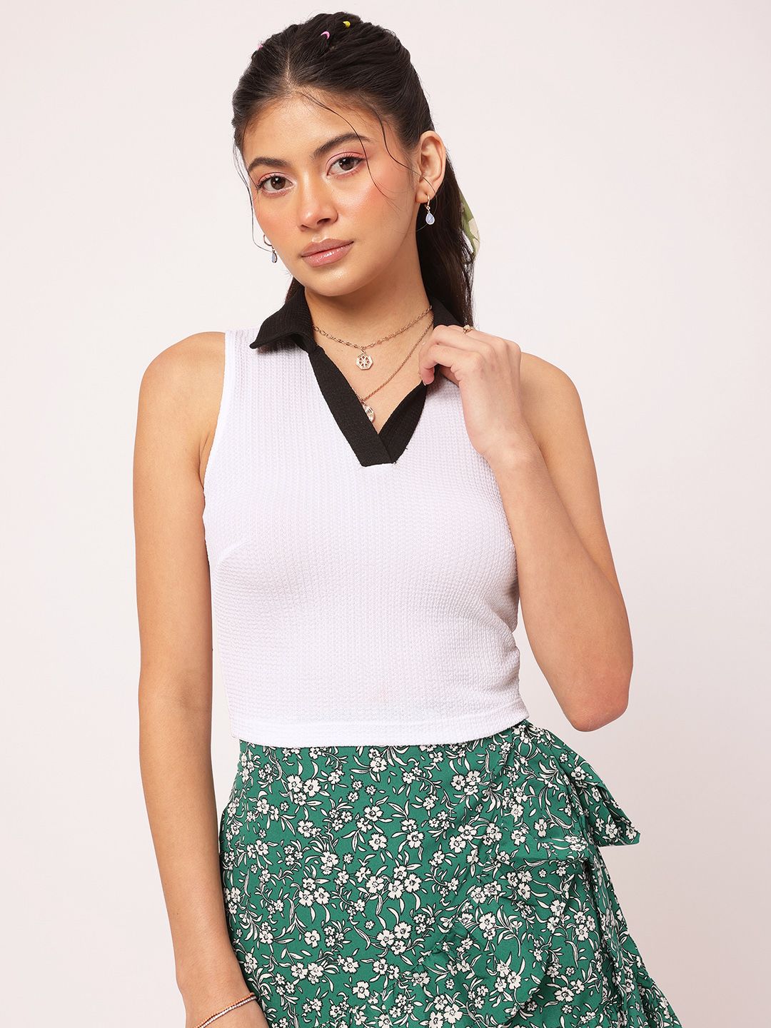 DressBerry Textured Fitted Crop Top