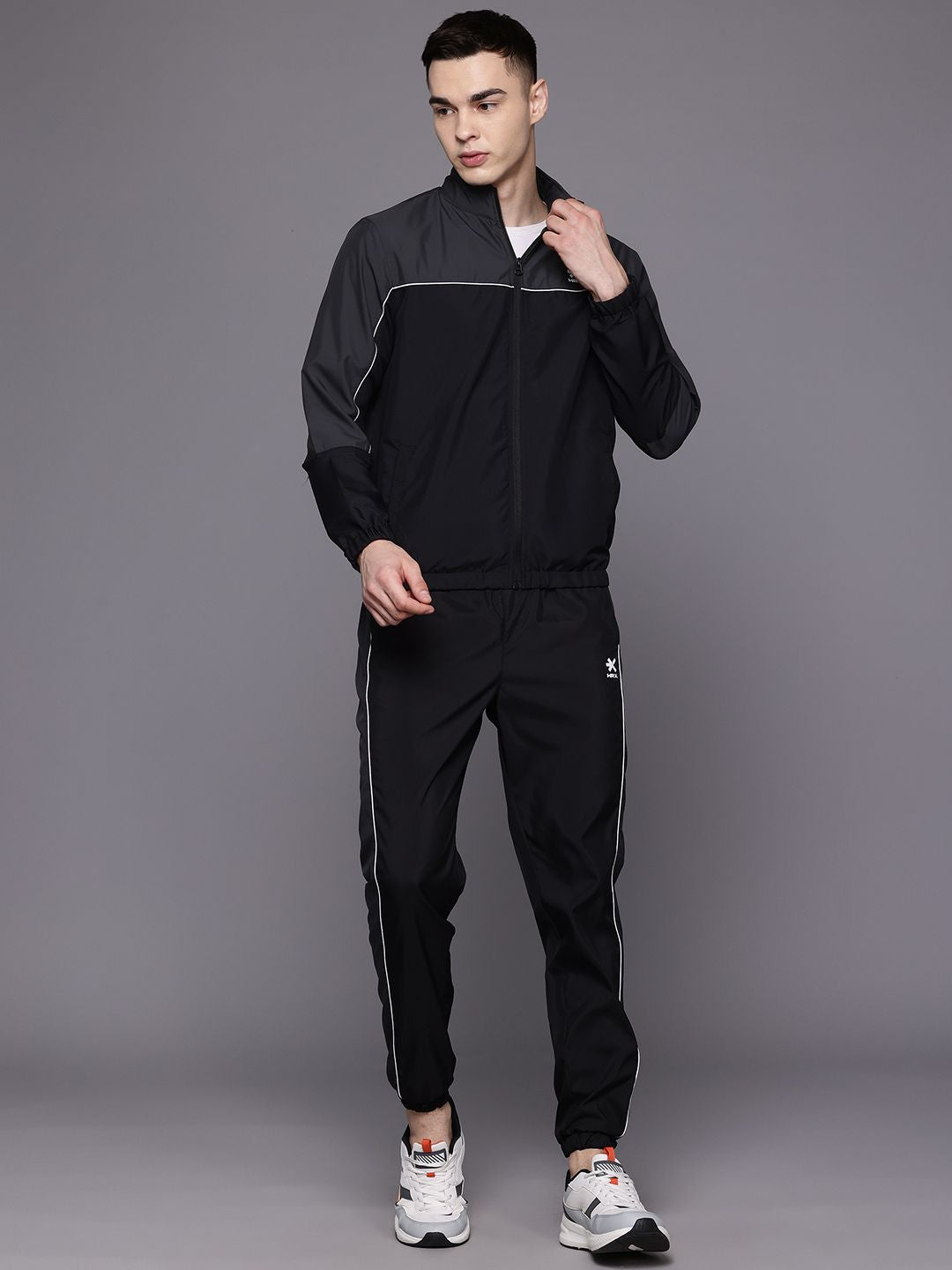 HRX oleh Hrithik Roshan Men Colourblocked Lifestyle Tracksuit