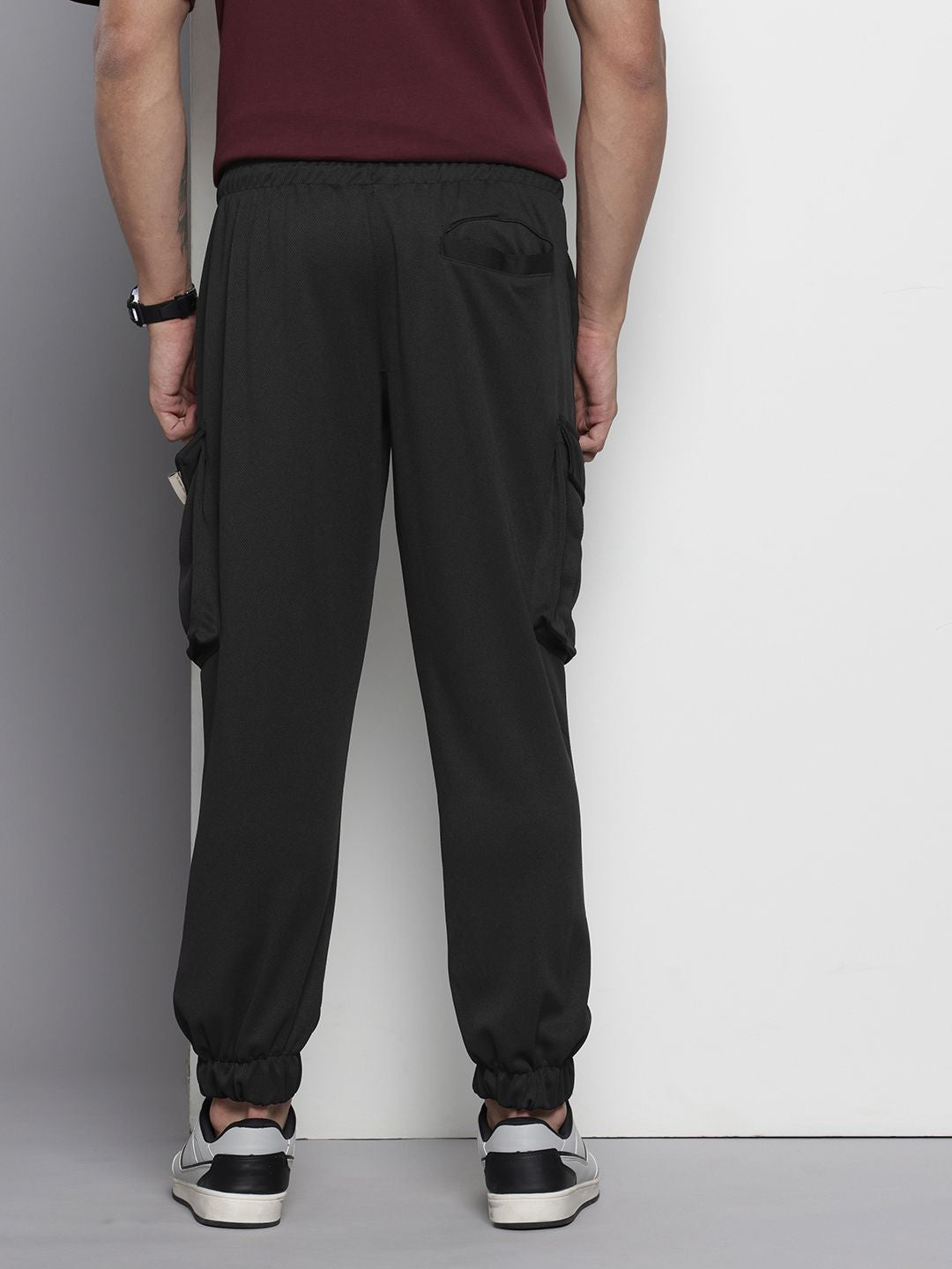 The Indian Garage Co Men Textured Joggers