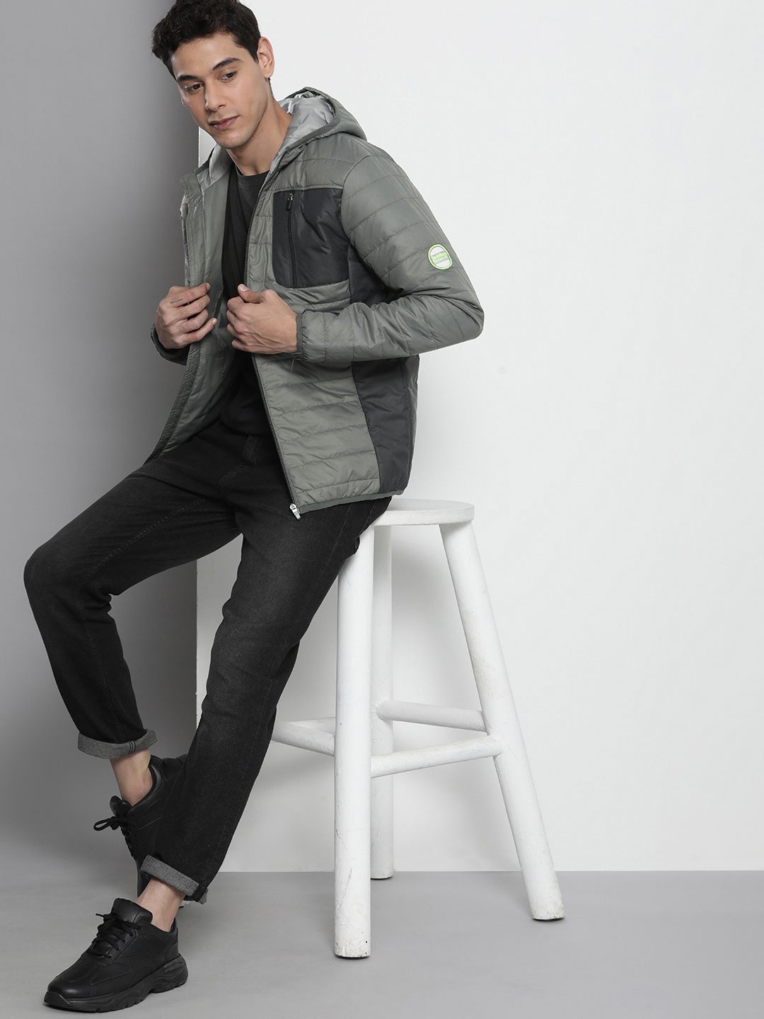 The Indian Garage Co Men Colourblock Hooded Slim Fit Puffer Jacket