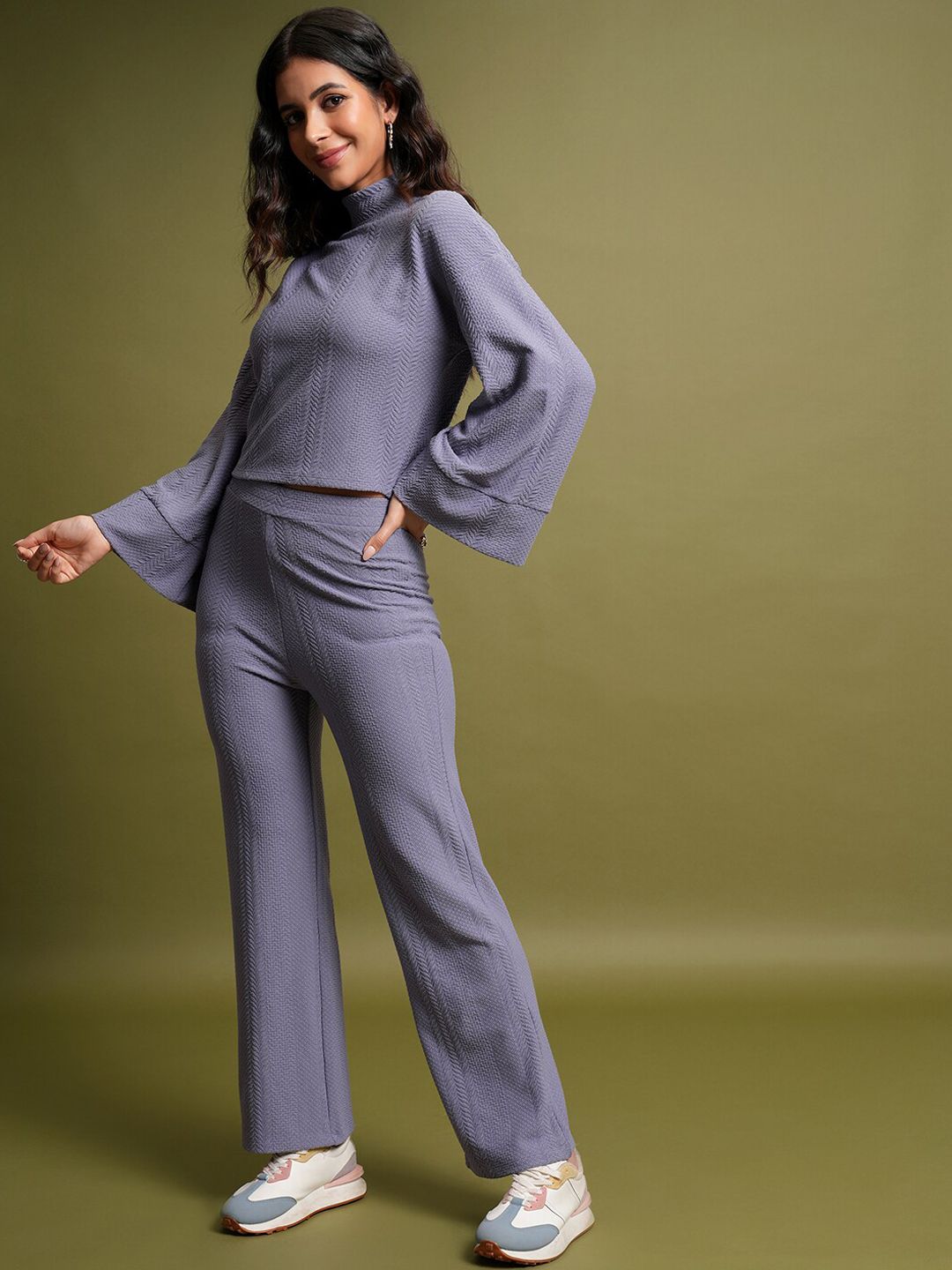 Baju Atasan Berleher Tinggi Tokyo Talkies Dengan Seluar Bootcut