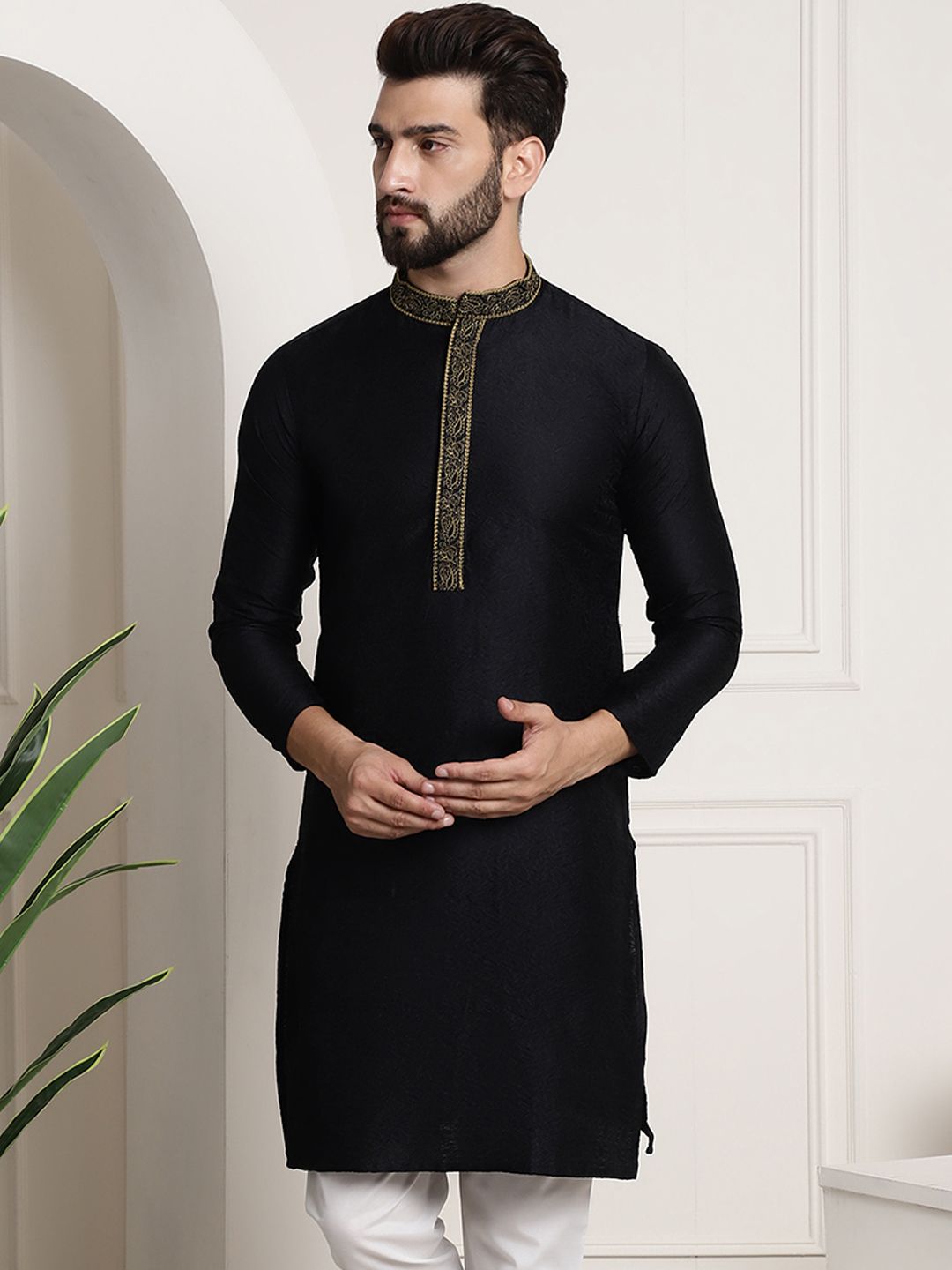 SOJANYA Men Black Woven Design Straight Kurta
