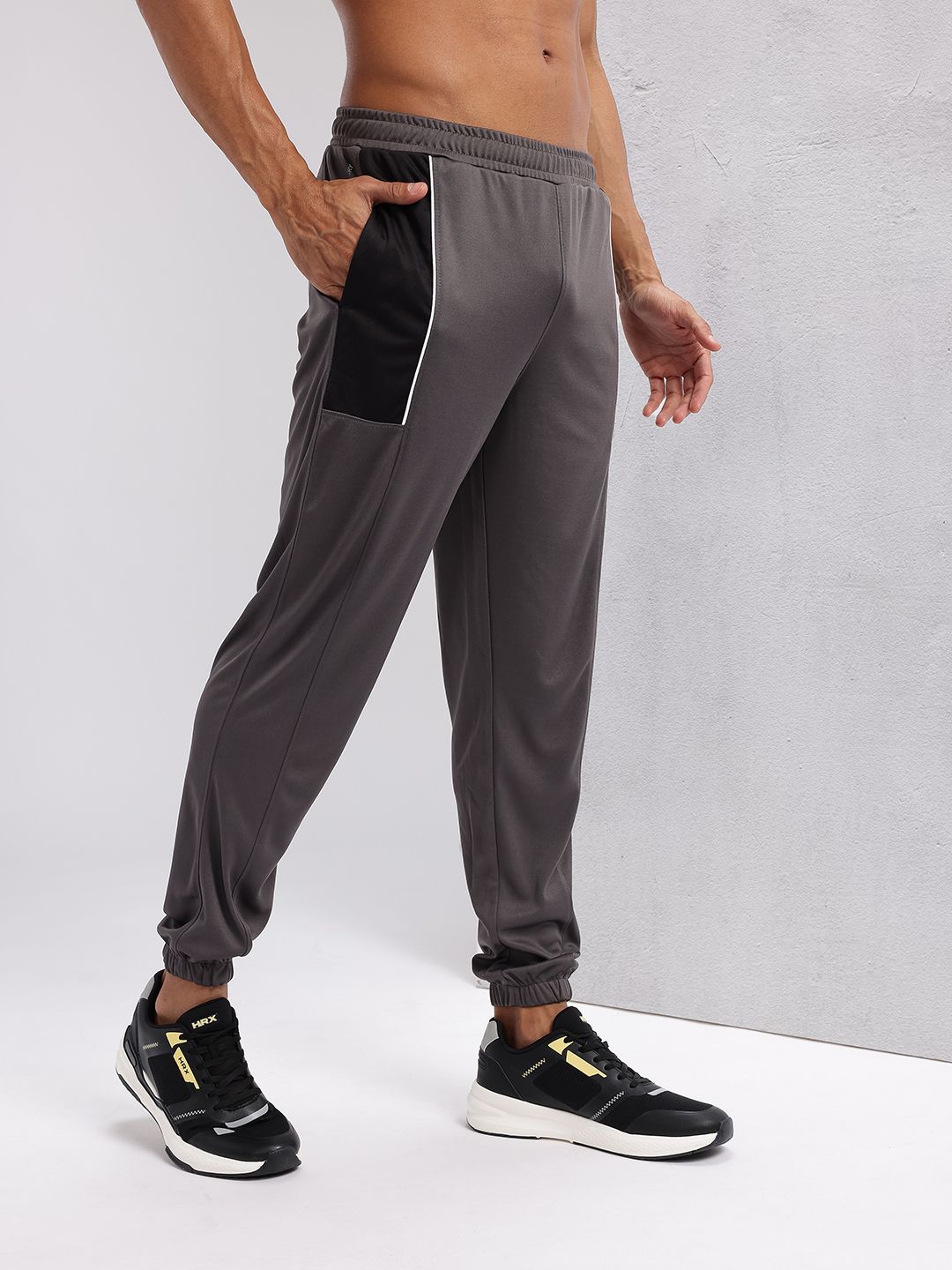 HRX by Hrithik Roshan Men Colourblocked Detail Mid-Rise Rapid-Dry Training Joggers