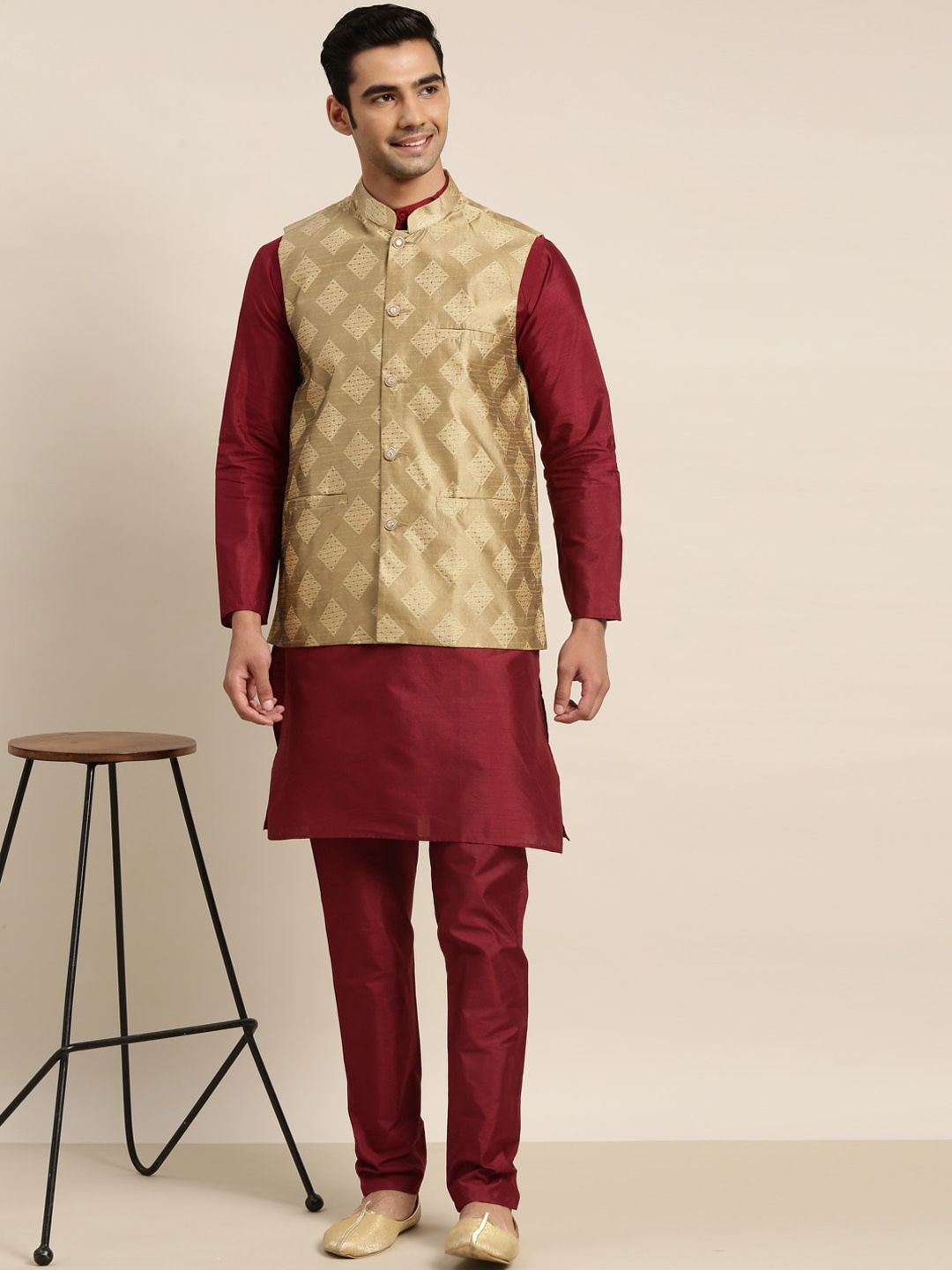 SOJANYA Kurta Biasa Kolar Mandarin dengan Churidar dengan Jaket Nehru Rekaan Tenunan