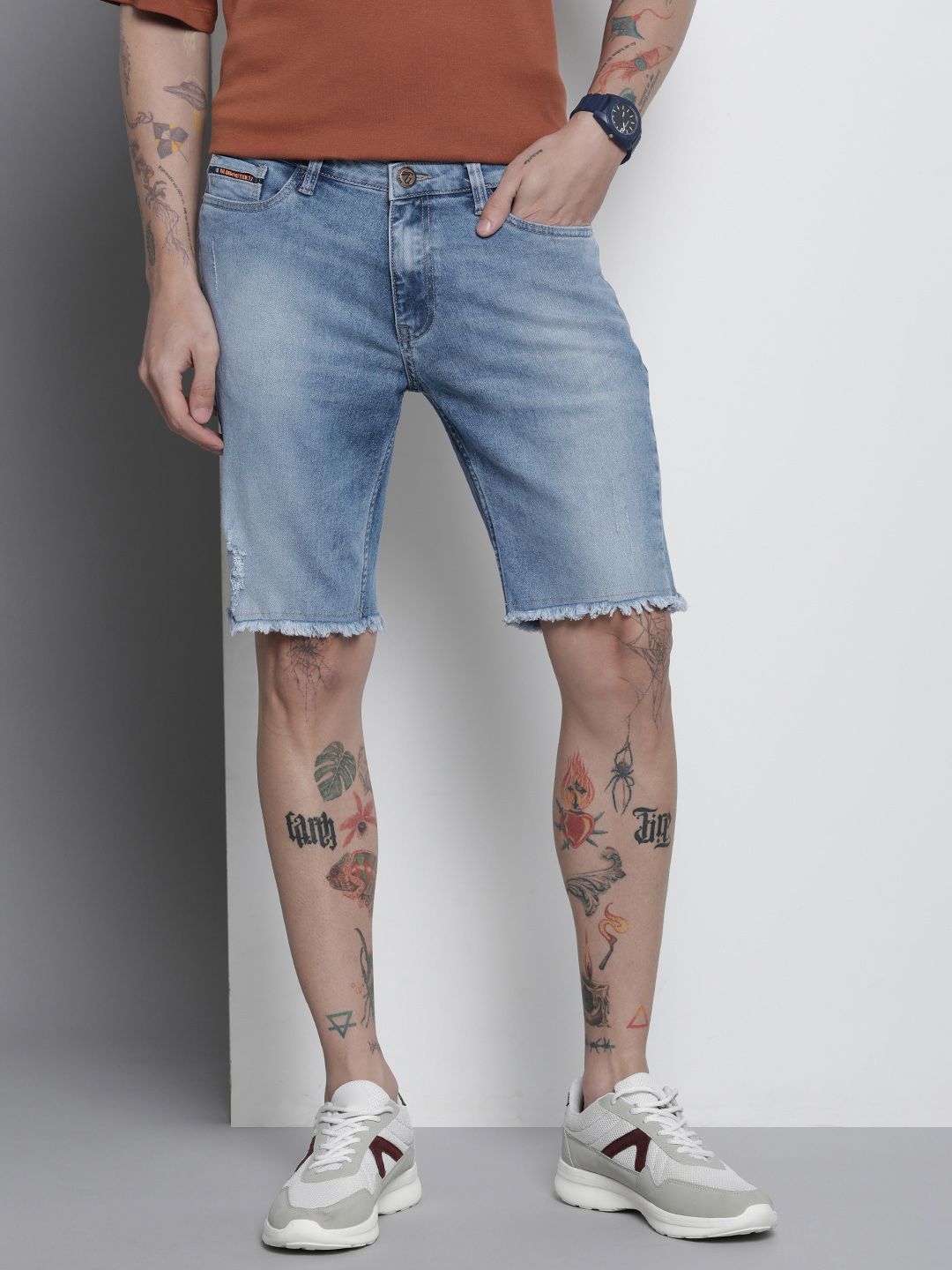 The Indian Garage Co Men Solid Distressed Slim Fit Denim Shorts