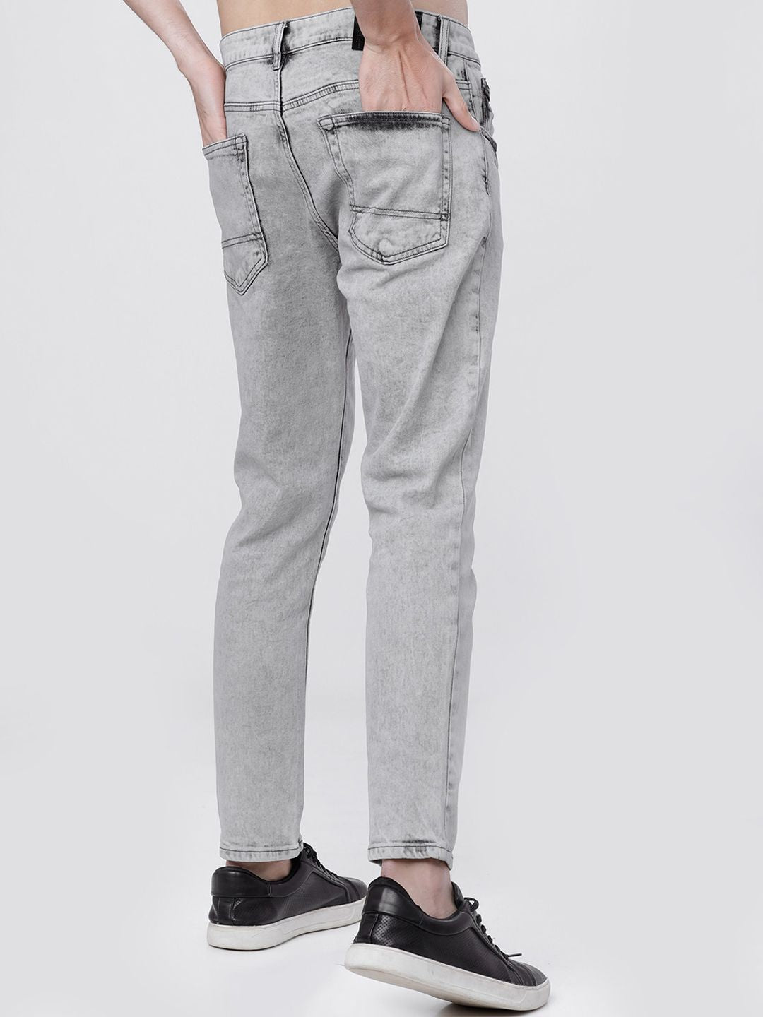 HIGHLANDER Men Grey Tapered Fit Mid-Rise Clean Look Jeans