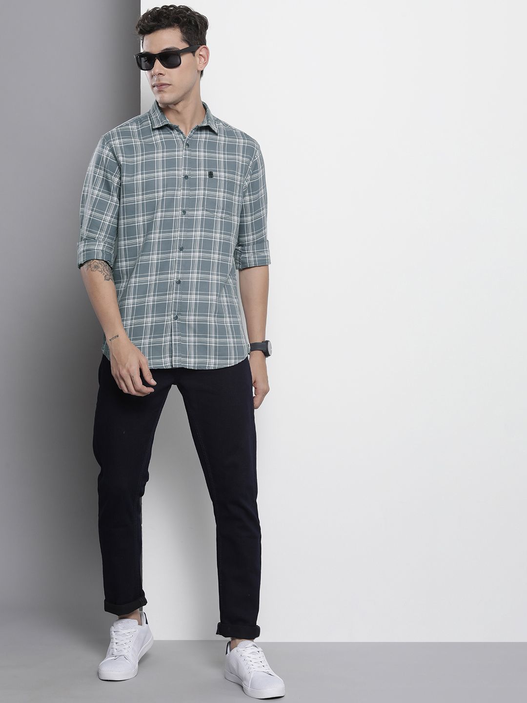The Indian Garage Co Men Grey & White Checked Cotton Casual Shirt
