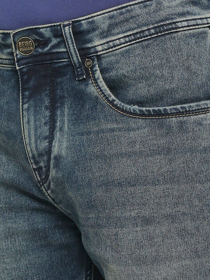 Menjadi lelaki manusia bootcut bersih kelihatan jeans pudar berat
