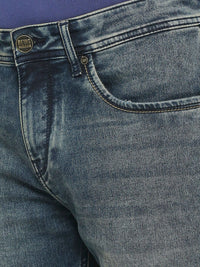 Menjadi lelaki manusia bootcut bersih kelihatan jeans pudar berat
