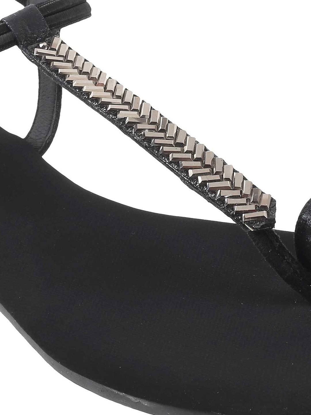 Mochi Women Black Embellished One Toe Flats