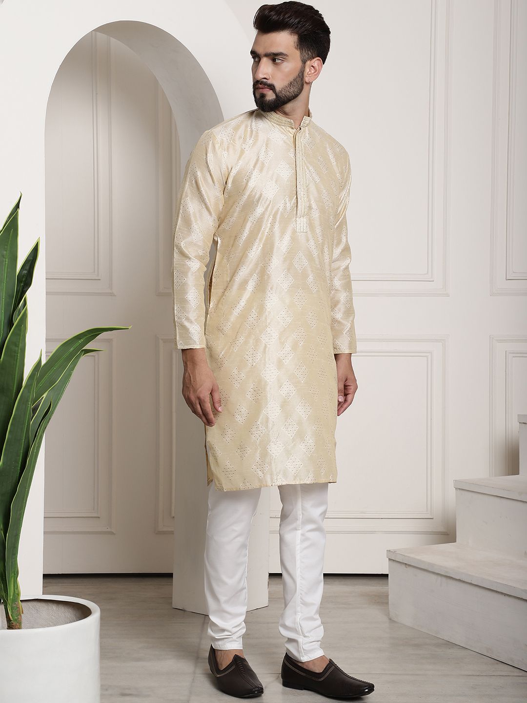 SOJANYA Geometric Woven Design Kolar Mandarin Jacquard Silk Kurta Biasa Dengan Churidar