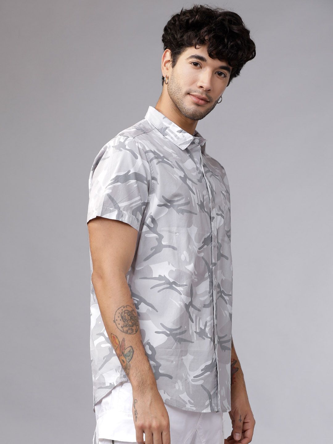 HIGHLANDER Men White & Grey Slim Fit Camouflage Printed Casual Shirt