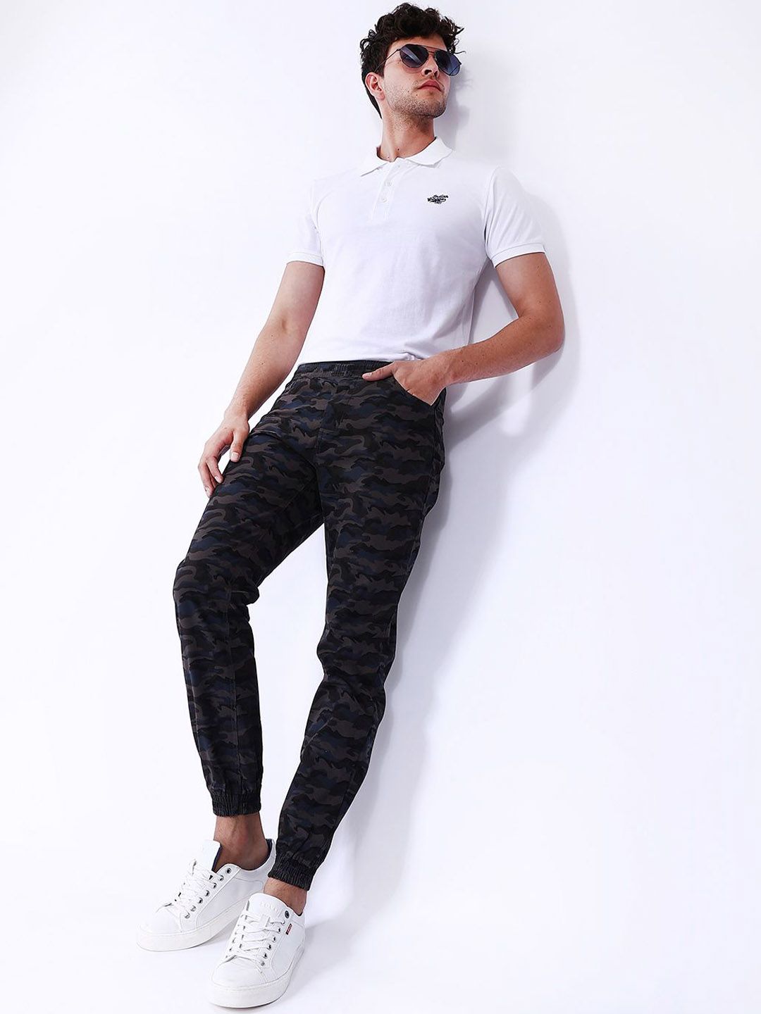The Indian Garage Co Men Camouflage Printed Cotton Slim Fit Joggers Trousers