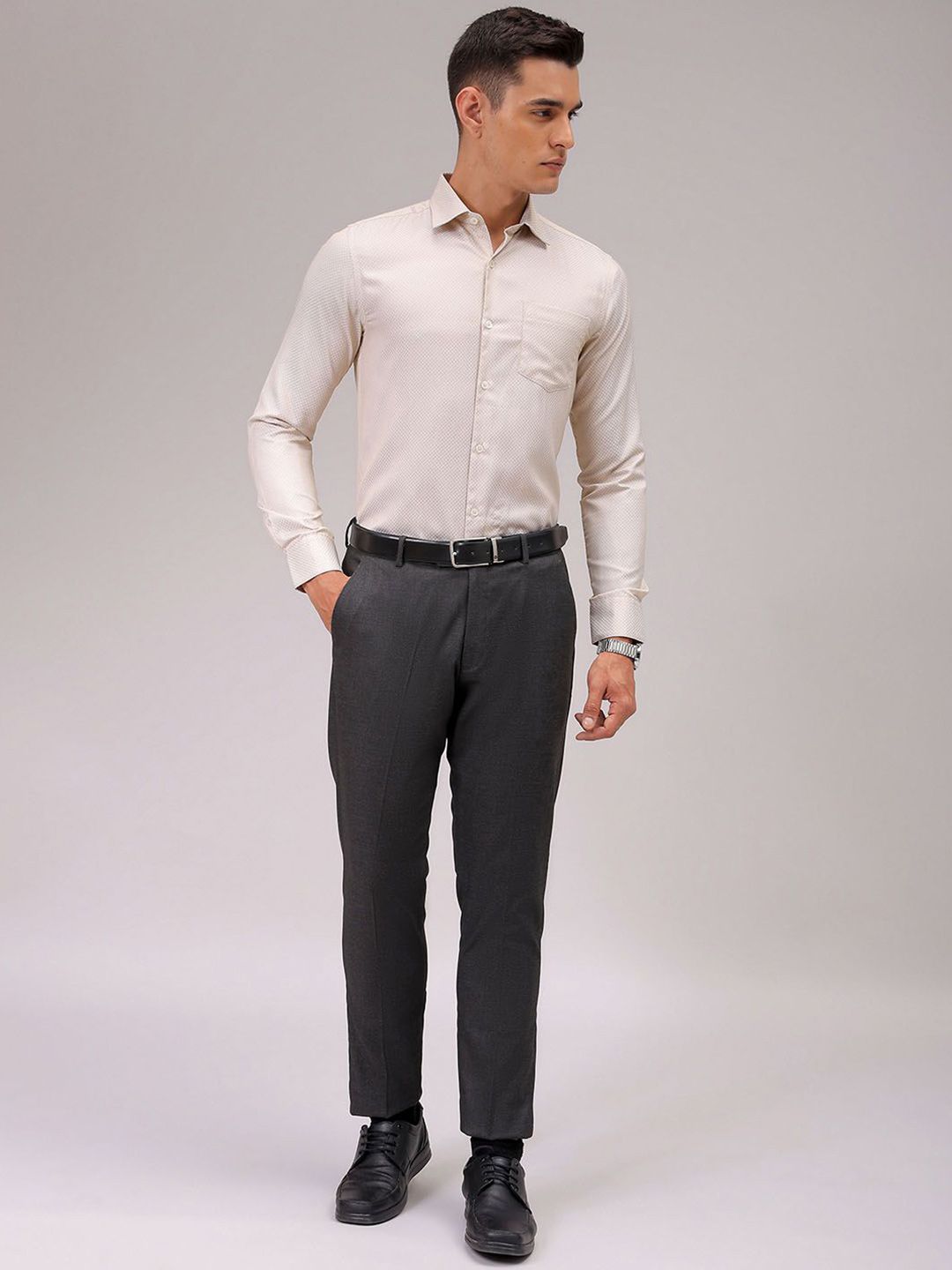 The Indian Garage Co. X Luxe Men Cutaway Collar Solid Slim Fit Formal Shirt