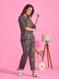 SANSKRUTIHOMES Women Printed Pure Cotton Round Neck Top & Flared Trouser Night suits