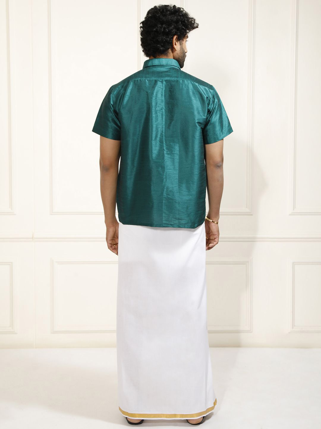 VASTRAMAY Shirt Collar Shirt With Veshti