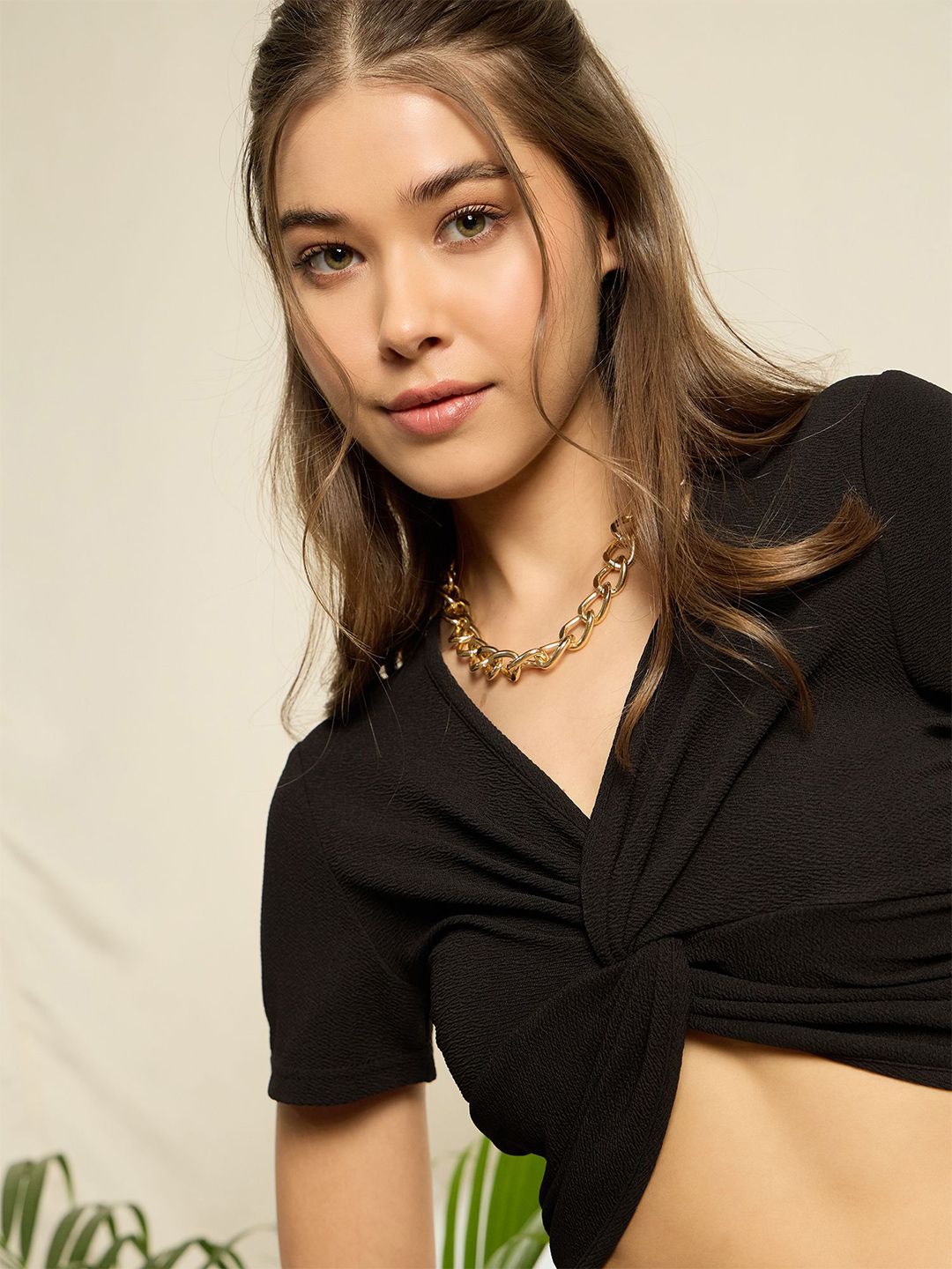 Berrylush Twisted Crop Top