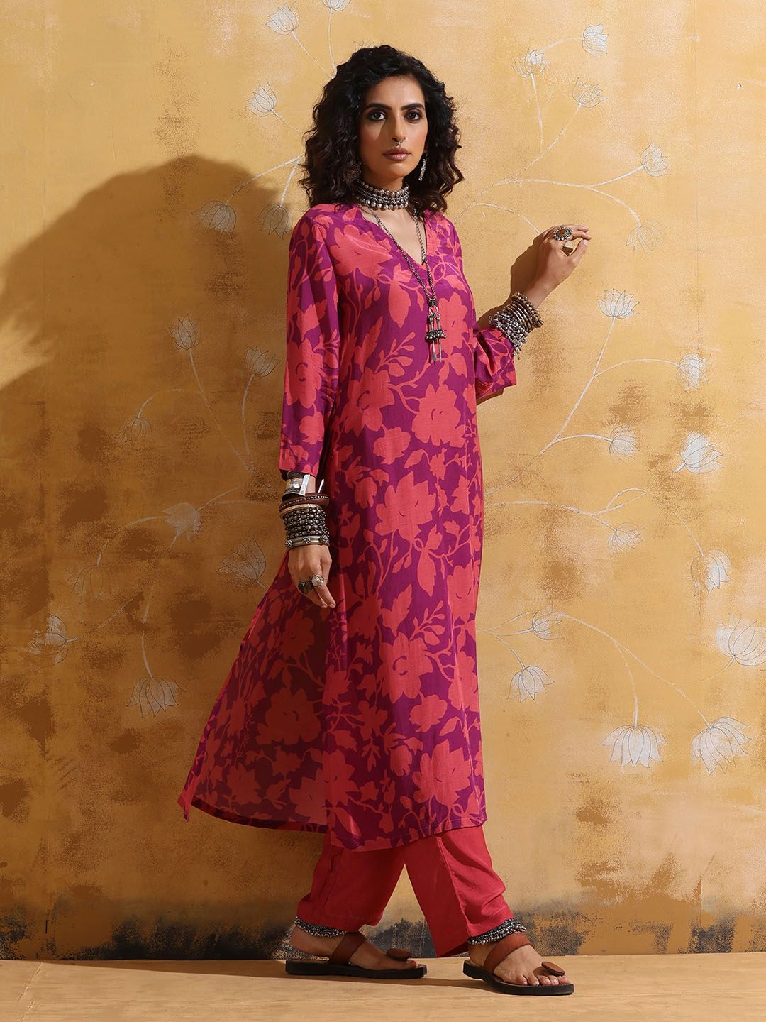 trueBrowns Floral Printed V-Neck High-Slit Muslin Silk Kurta With Trouser